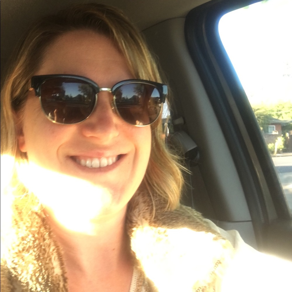 Meet your Posher, Caitlin